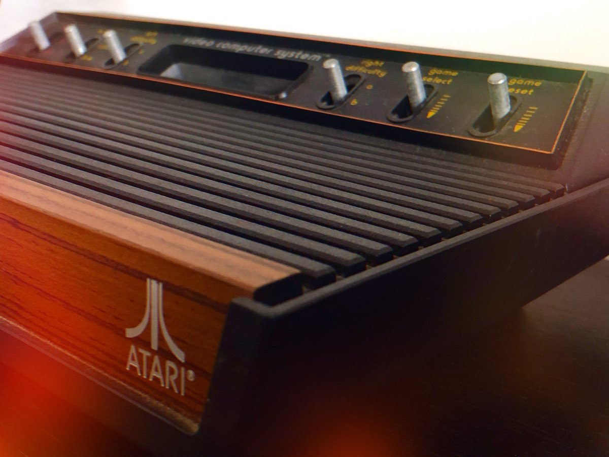 ludo_logia's tweet photo. Atari 2600, 1979 // 8 bits // 👾🕹️
#8bits #videocomputersystem #atari #retrogaming https://t.co/VHwxaTnoR8