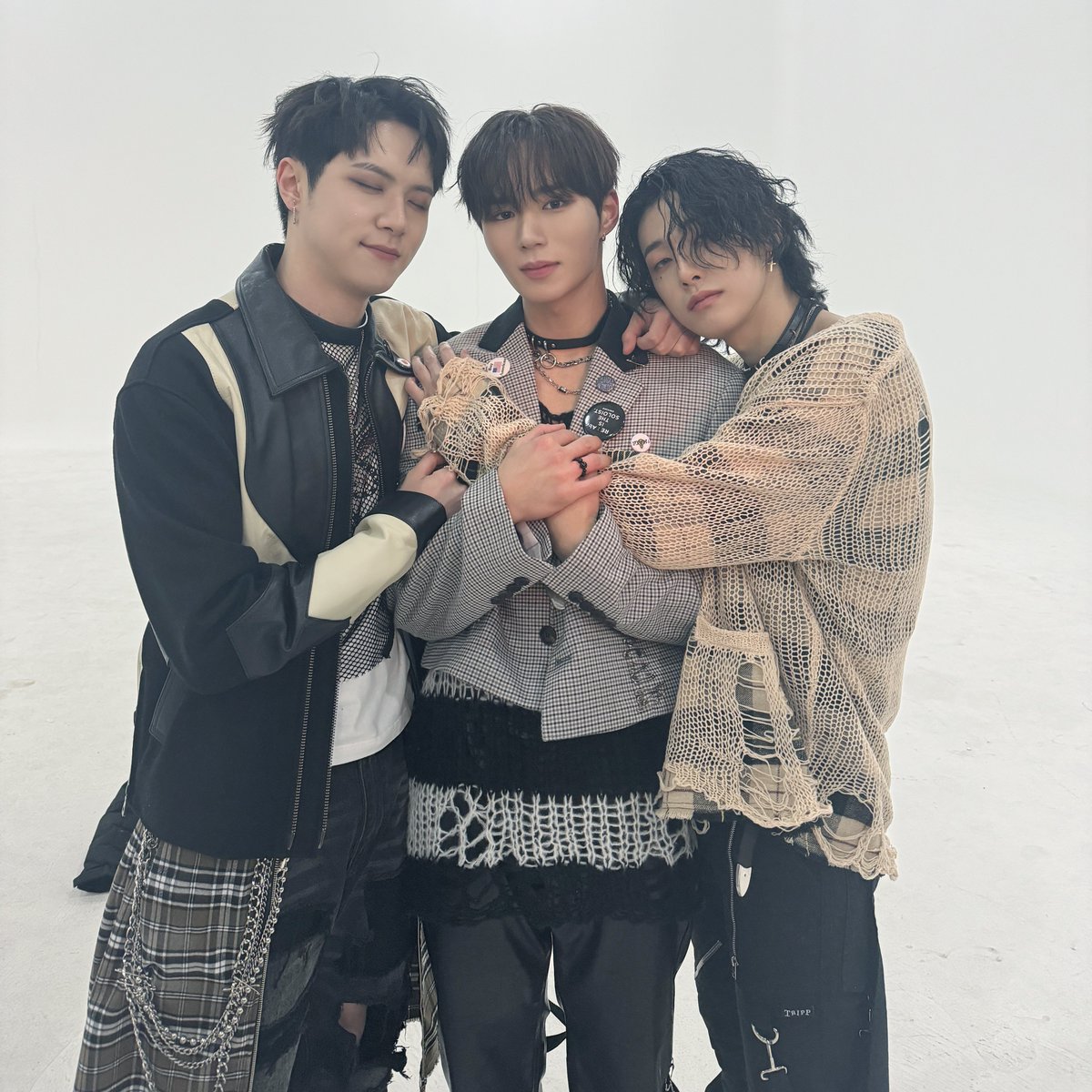 🩷R❤️U🧡i💛愛💚し🩵て💙る💜

#위아이 #WEi #ウィーアイ 
#WAVE #FAKELOVE