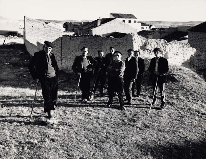 “ Pretendo recordar la España de antaño, pero sobre todo la profunda y auténtica sabiduría, la forma casi religiosa de pensar y de vivir de ciertos viejos pastores y campesinos. A pesar de su absoluta falta de cultura, nos hacen creer en un atávico hábito de pensamiento y (1)