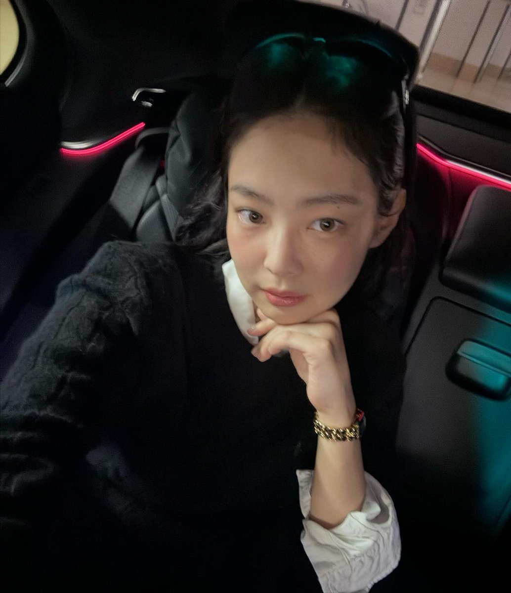 Celebrity_post_'s tweet photo. Jennie, ❤ https://t.co/Hafqgkd0DO