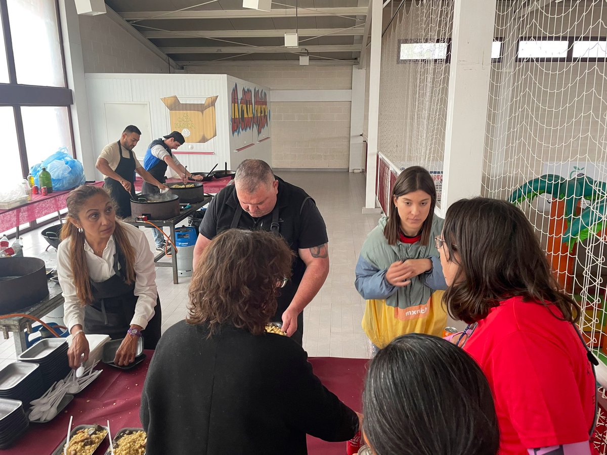 ReaccRed's tweet photo. #Enredadas #REACC
3er día en Campos del Río ☺️
Nos recibió la alcaldesa @MJ_perezceron , compartimos una comida comunitaria, una ruta por el lugar y una tarde de jota murciana, juego, aprendizajes y risas compartidas 🔥🌾
Grax @Ayto_Campos por este recibimiento bonito! 👏 ❤️ https://t.co/nsm0zWr0Dt