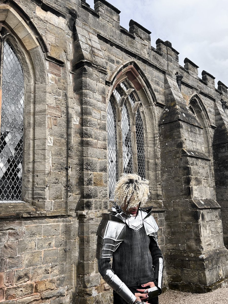 lostdexndre's tweet photo. I don’t use this app much but these was too fire not to post. So hello enjoy these pics im totally not gassing myself cos ive always wanted knight armour since i was a kid &amp; now i can die happy (ish) https://t.co/4nV4x9biHu