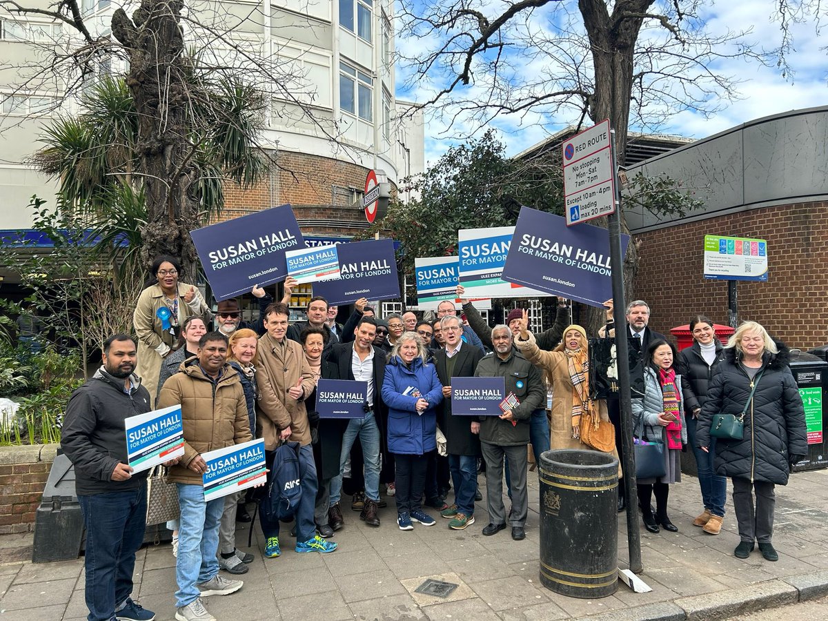 VoteTimBarnes's tweet image. Getting my steps in on double campaigning session in #westminster yesterday. St John's Wood in the morning and Hyde Park in afternoon.

Great crowd to support @Councillorsuzie and @Tony_Devenish! 

Also great to see the street stall crew meeting residents in #stjohnswood