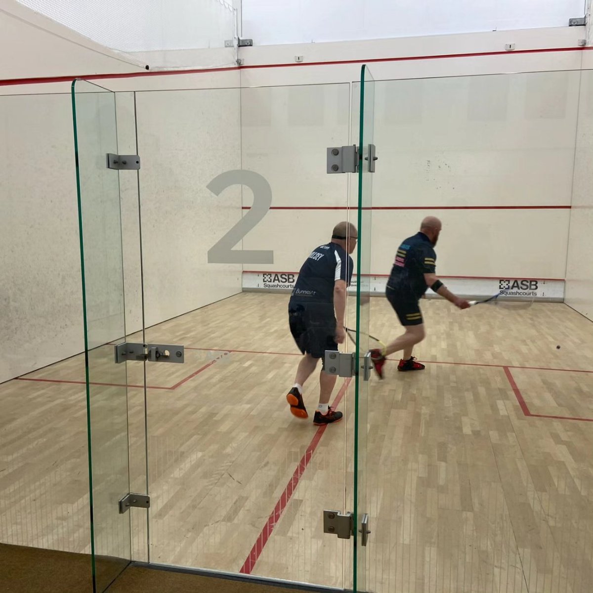 GroveSquashClub's tweet photo. A 17-8 win for Grove 4 at Southwell 3 made it a full set of wins for the Notts league teams this week! Dave and Paul recorded 3-0 victories while Simon won 3-2. At the half way point of the league, Grove 4 are still hanging on to their 100% record and sit on top of the table.👏🏻 https://t.co/fpgQwuNow5