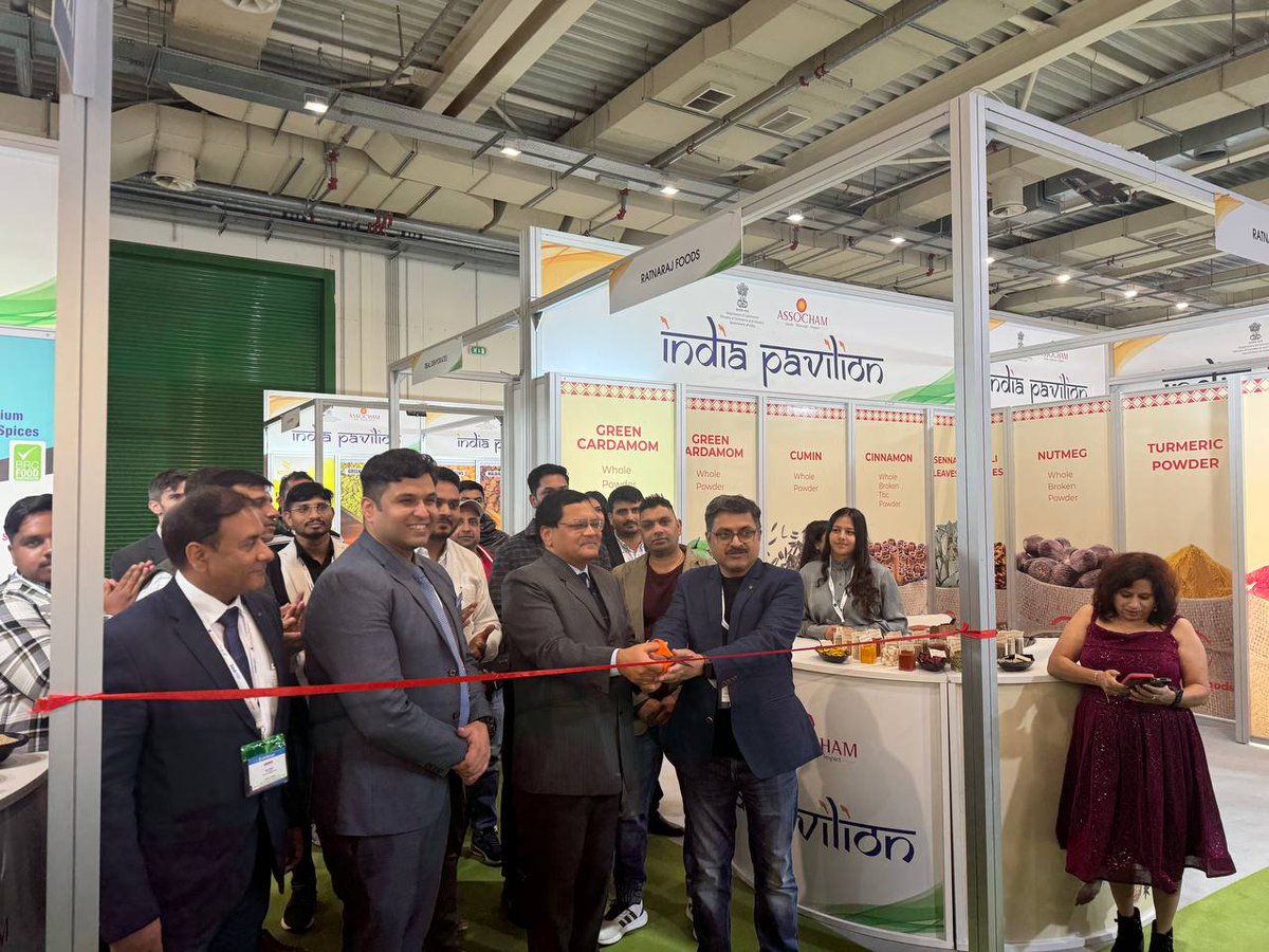 ASSOCHAM4India's tweet photo. With the support of the Ministry of Commerce and Industry, Government of India, #ASSOCHAM orchestrated the India Pavilion at Food Expo #Greece 2024, featuring a robust representation of 58 Indian companies specializing in the food sector. Shri Birender Singh Rawat, Second Secretary (Commerce) at the Embassy of India in Athens, Greece, honored the occasion by inaugurating the India Pavilion and engaging in meaningful interactions with the participating Indian companies. This event not only showcased India's prowess in the food industry but also strengthened diplomatic and #trade relations. 

@EmbIndiaAthens @MEAIndia @CimGOI @CimGOI @DoC_GoI  @GreeceinIndia

#FoodExpoGreece2024