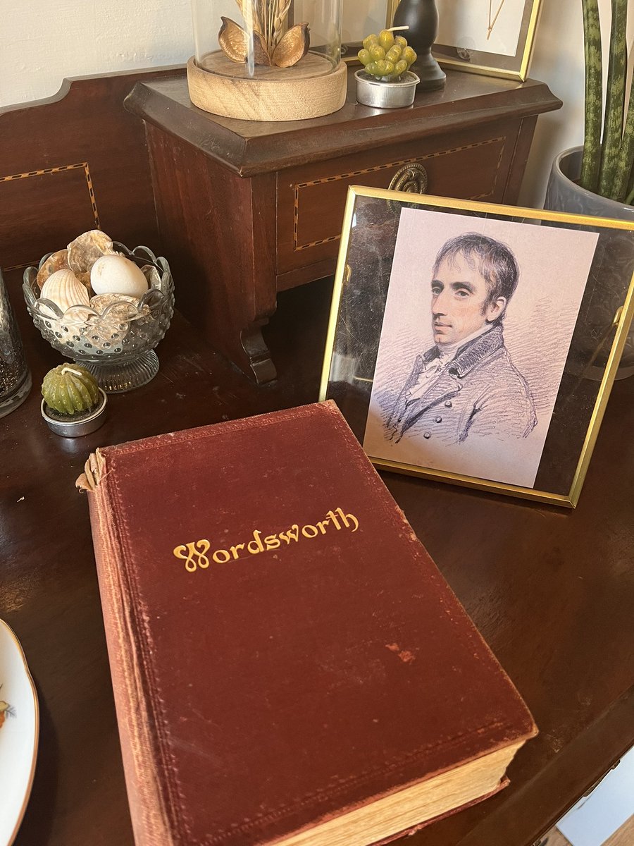 siddletabby's tweet photo. Yesterdays charity shop acquisition! #wordsworth #Daffodils #poetry
#charityshop https://t.co/uVDb211fs2