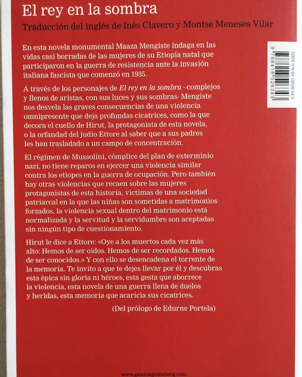 SonidosdeAfrica's tweet photo. "1974
No quiere recordar, pero está aquí y la memoria está reuniendo los huesos. Ha venido a Adís Abeba a pie y en autobús, a través de un territorio que había decidido olvidar durante casi cuarenta años."
El rey en la sombra.
Maaza Mengiste 
#África #Etiopía #Literatura #Libro https://t.co/b4PZSMW0Du