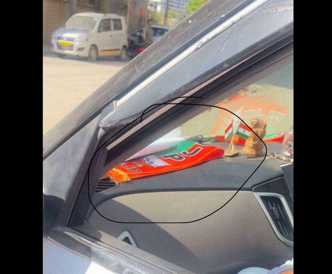 shraddhap4rmar's tweet photo. #Women are not #safe even during daytime ? @MumbaiPolice 

And #lows are exempted if you use @BJP4India ? @MumbaiRTO 

While we were waiting for a rikshaw at malad, A car passed away with 5 drunk people, a person who was sitting in front seat gave a vulgar comment to me. ⬇️ https://t.co/UwPpaloXjW