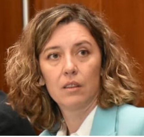 Ella es la ex fiscal anticorrupcion Cecilia Goyeneche. 
La echaron por investigar la corrupción kirchnerista y de muchos radicales entrerrianos. 
Por eso la clase política no quiere que la restituyan !
DALE RT PARA QUE SE SEPA .