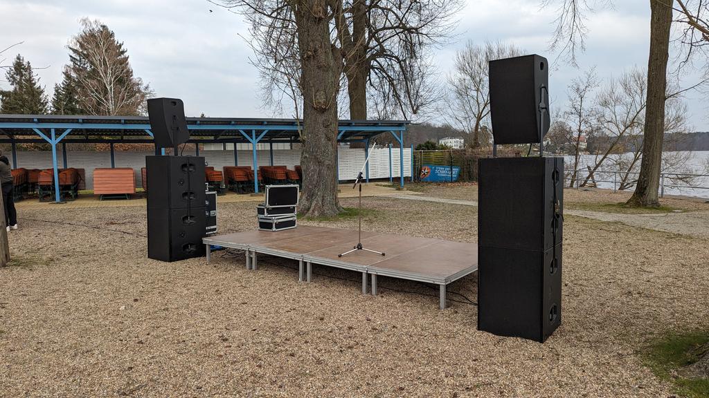 We are getting ready for the counter protest in #Grünheide.

#Grünheidegestalten