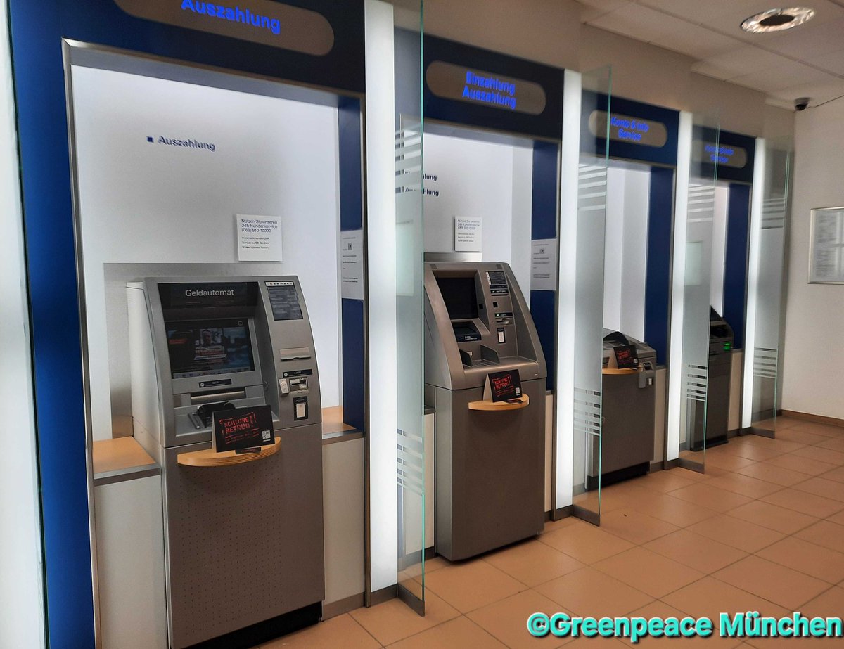 Auch in #München haben wir in #DeutscheBank Filialen vor dem 
Greenwashing-Betrug bei der Deutschen Bank-Tochter #DWS gewarnt.
greenpeace.de/klimaschutz/fi…