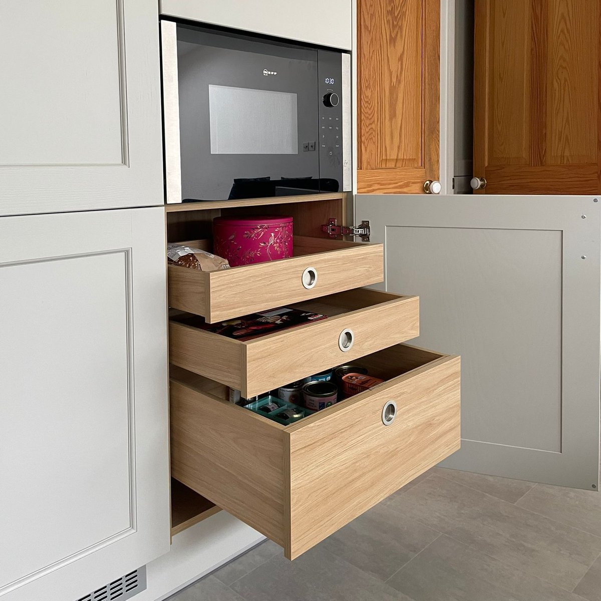 Transform your living spaces this spring with Sigma 3 Kitchens' clever storage solutions. Embark on a seamless spring clean where organisation meets elegance. 🧼🧽⁠ ⁠ #kitchengoals #kitcheninspo #kitchenideas