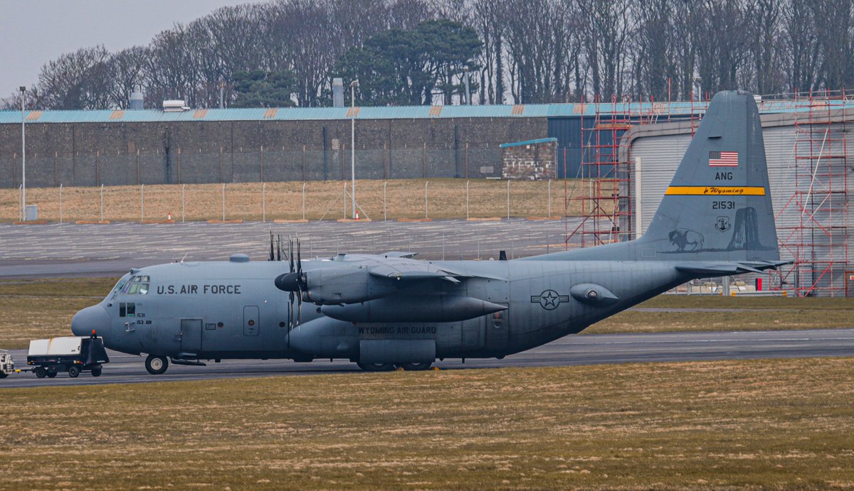 USAF C-130H 92-1531 from Wyoming Air National Guard parked up at #PrestwickAirport after arriving yesterday morning. Always nice to see assets from Cheyenne passing through #AvGeek #RadioGeek #MilMonWorld