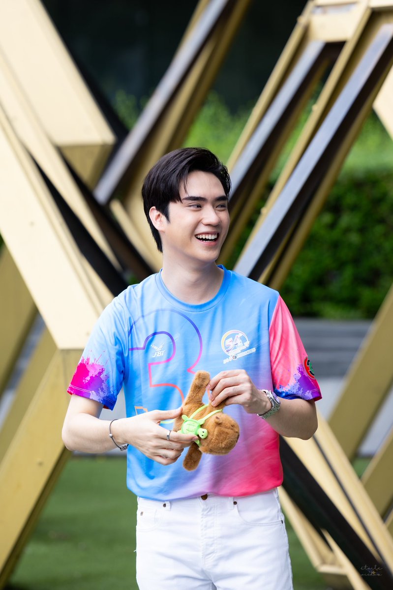 รอยยิ้มของเธอแค่ครั้งเดียว ทำฉันให้ลืมเรื่องราวที่ผ่านเข้ามา🎵

#TEeThanapon
#แจกบัตรงาน54ปีช่อง3
#54ปี3Miracles