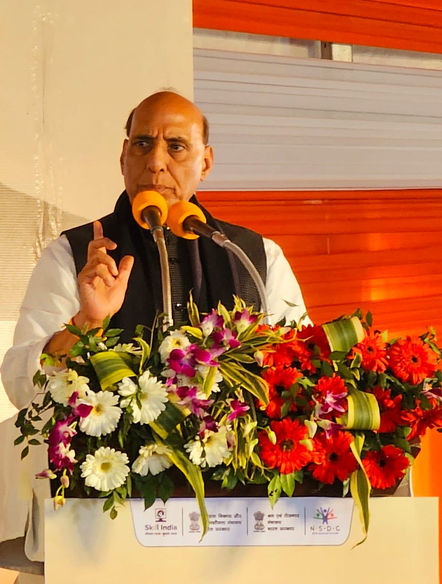 आज लखनऊ कौशल महोत्सव के दूसरे दिन यशस्वी रक्षा मंत्री व लोकप्रिय सांसद माननीय राजनाथ सिंह जी ने चयनित उम्मीदवारों को ऑफर लेटर देकर रोजगार मेले का समापन किया।।

उक्त कार्यक्रम में उप मुख्यमंत्री बृजेश पाठक जी, सांसद कौशल किशोर जी , एमएलसी मुकेश शर्मा जी,