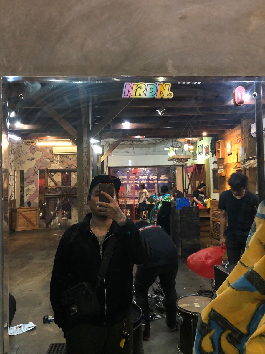 TeguhIslean's tweet photo. Salah satu store terbesar di jakarta utara, Di bajak dulu dan hardcore pokonya lah #hardcore #freeuk #nrdn https://t.co/rar6KTkupi