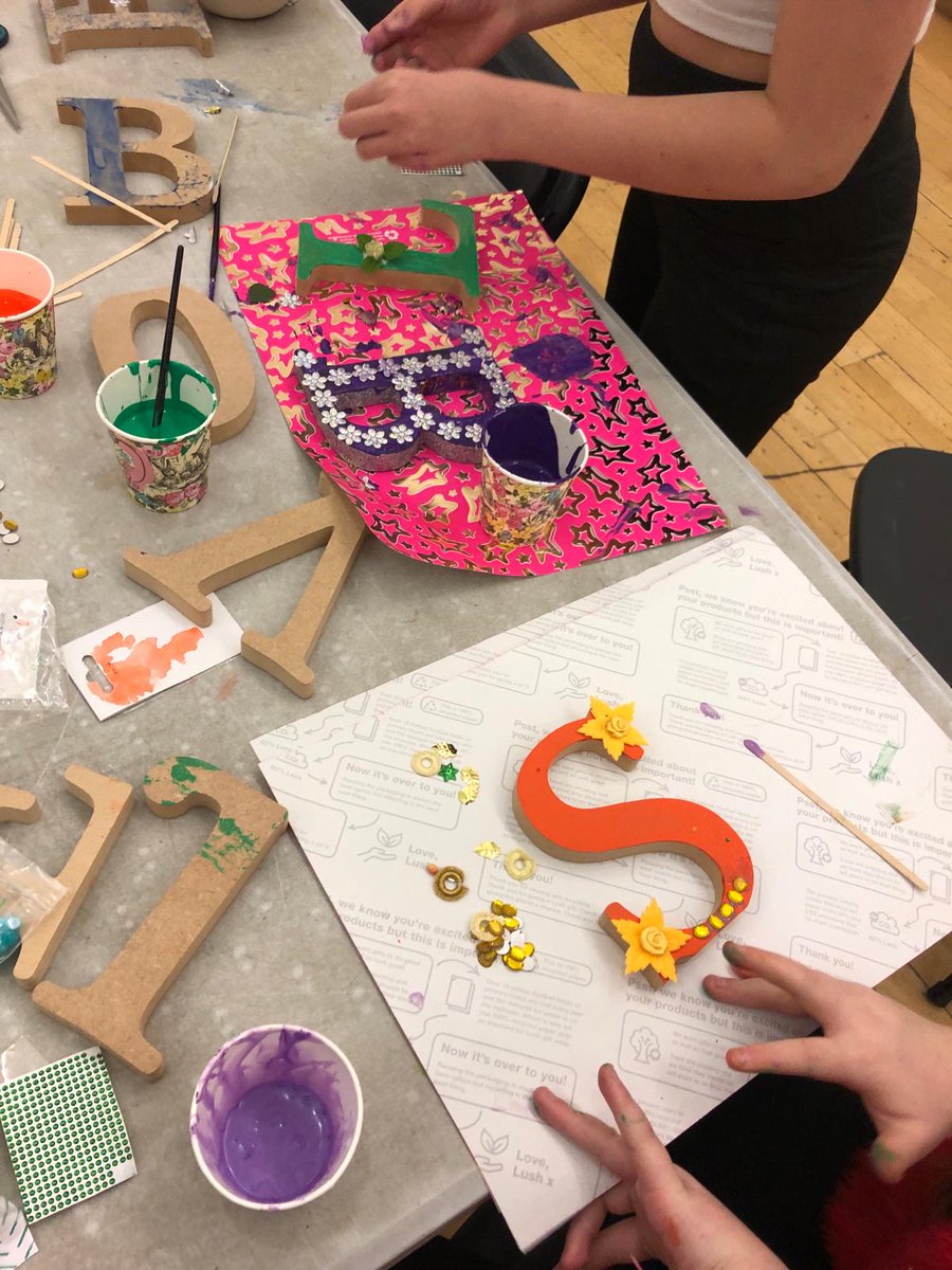 Happy Mother’s Day & International Women’s day! We received a lovely donation of wooden letters and the girls group got busy decorating them beautifully for the special women in their life. Big up to all the women who care for the future generation! ✊🏼