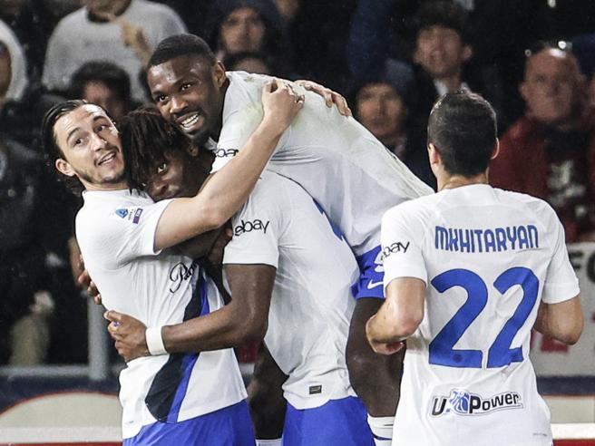 BarbyTifaInter's tweet photo. Don't worry 🎶 Bi sseck 🎶 uuuuuuuuuuuuuuu
#Inter #Eseneva https://t.co/KyibcDwA7X