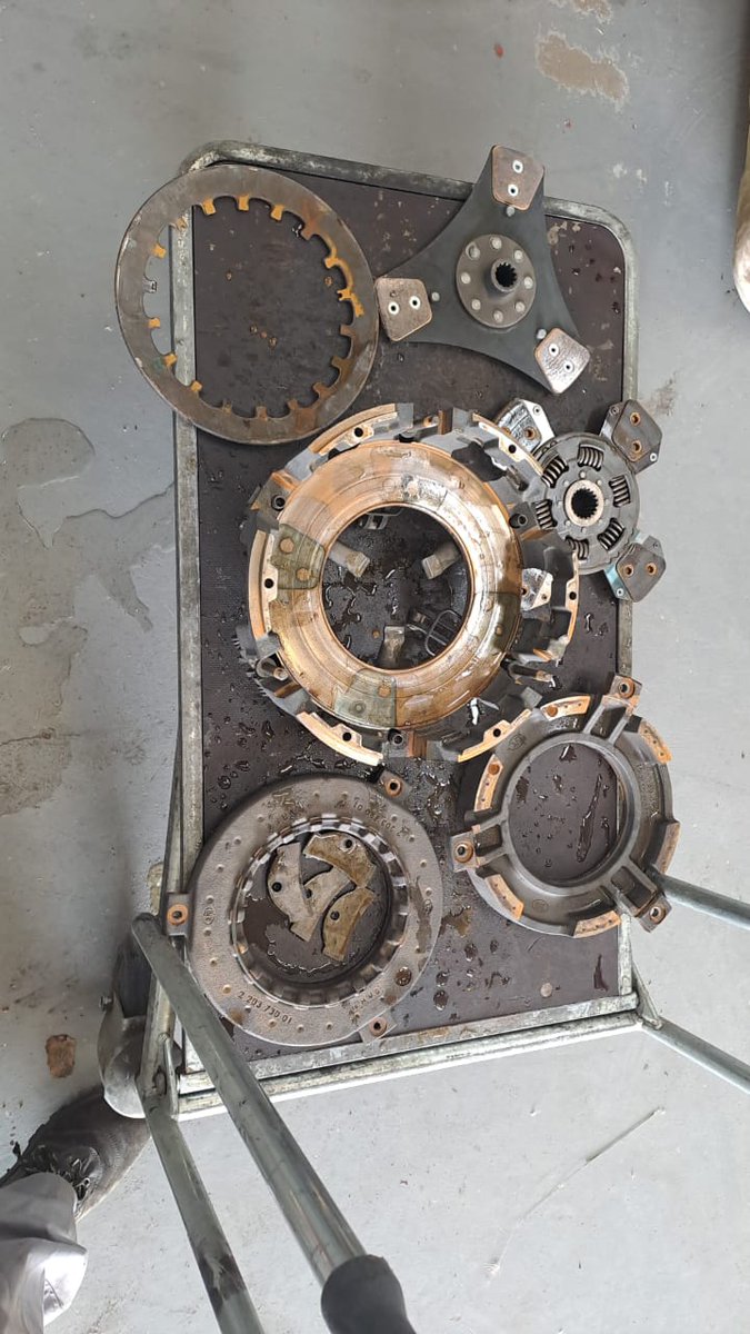 caine246's tweet photo. John Deer 5065 clutch saw better days. After being quoted 20-30days for a new one, I got the old liner changed locally. Better than new.
#equipmentmanagement #johndeer #fixerofthings https://t.co/rYcwdqwvKk