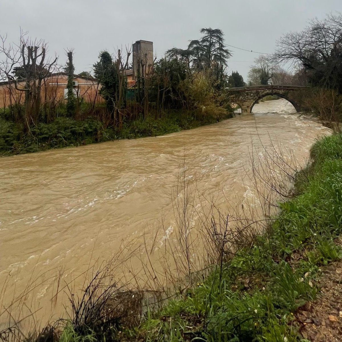 SamsProvence's tweet photo. Ouf, les intempéries de cette nuit sont terminées. La Brague, la petite rivière à l'est de la ville d'Antibes n'a finalement pas débordée. https://t.co/HDZyIxVTGz
