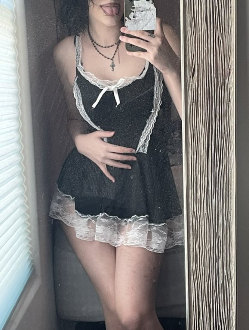 Selling my pictures and videos 💦 Just made my first folder with 100+ pics and videos dm me to buy 😘