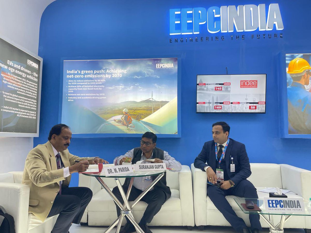 @CSIRCRRI and @eepcindia have signed a MOU for Steel Slag Road Technology during the International Engineering Sourcing Show at Coimbatore. The MOU was signed by @prof_mparida Director, CRRI and Mr. Suranjan Gupta, Executive Director @eepcindia