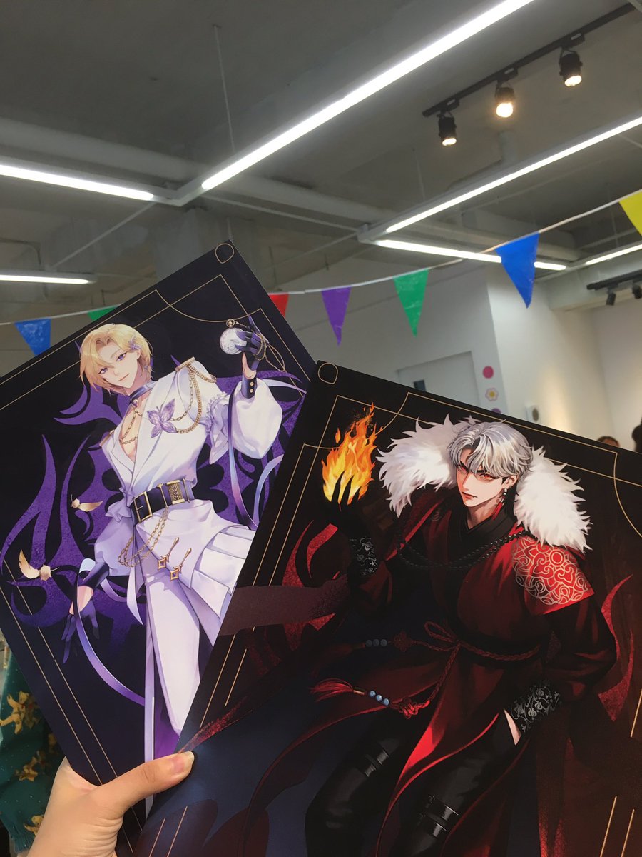 tsukeikiberry's tweet photo. I got noah’s rin btw 😭💜 im so so lucky wth 🥹

And i just had to take a closeup pic of hamin’s poster bc it’s a NEED, i mean look at that 🫣😫🖤

#EidosReale #PLAVEIDOS https://t.co/EPRGQ3XkFq