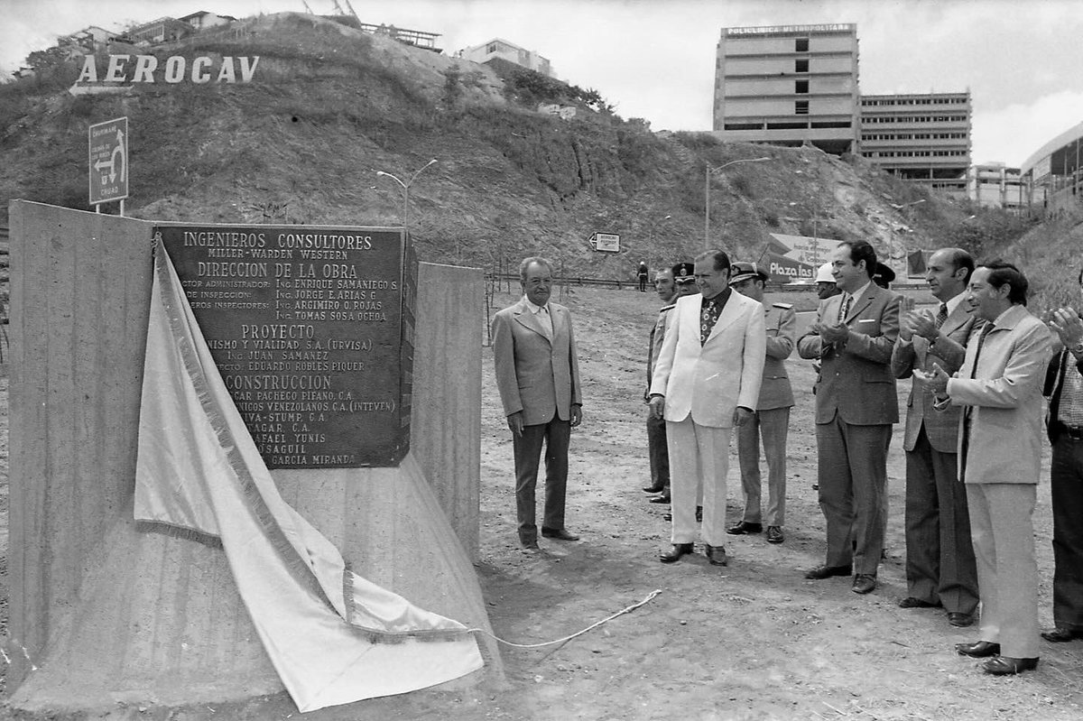 #10Marzo de 1974: hace 50 años fue inaugurada en Caracas por el presidente #RafaelCaldera la Avenida Río de Janeiro, construída por el Ministerio de Obras Públicas.

La obra se extiende desde Chuao hasta El Llanito y fue iniciada el 15 de junio de 1973. Tuvo un costo de 20,5…