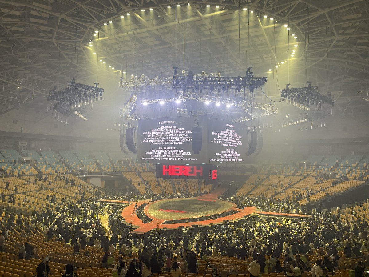 iuedelweiss's tweet photo. 240310 아이유 H.E.R. 서울 콘서트 4일차 (마지막날) 셋리스트

1부
1. 홀씨
2. 잼잼
3. 어푸
4. 삐삐
5. Obliviate

2부
6. Celebrity
7. Blueming
8. Coin
9. eight
10. 내손을 잡아
11. 관객이 될게

게스트
배우 박보검 2곡

3부
12. Havana
13. 너의 의미
14. 금요일에 만나요
15. strawberry moon (어쿠스틱 버전)
16. 밤편지

4부
17. Shopper
18. 시간의 바깥
19. 너랑나
20. Love wins all

앵콜
21. Shh..
22. 스물셋
23. 홀씨

떼창 이벤트: 내 손을 잡아

앵앵콜
무반주 얼음꽃 (한소절)
24. Red queen 
25. 을의연애
26. 이런 엔딩 (1절)
27. 겨울잠
28. Someday
29. 분홍신
30. 어젯밤 이야기
31. 있잖아 Rock ver
32. Shopper (후렴만)
33. 에필로그

📸 cr. myself