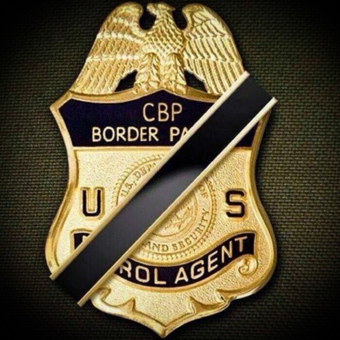 The entire Border Patrol family mourns the loss of Border Patrol agent Chris Luna. He &amp; 2 U.S. soldiers were killed in the line of duty yesterday when their helicopter crashed near the U.S./Mexico border in the RGV Sector.
#Heroes #Heartbroken #HonorFirst
