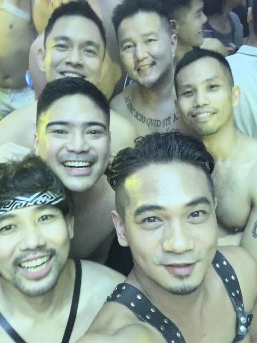 Diordadi's tweet photo. Maga nahamogan sa #intensitymnl 😂 https://t.co/cdHcd4XtNj