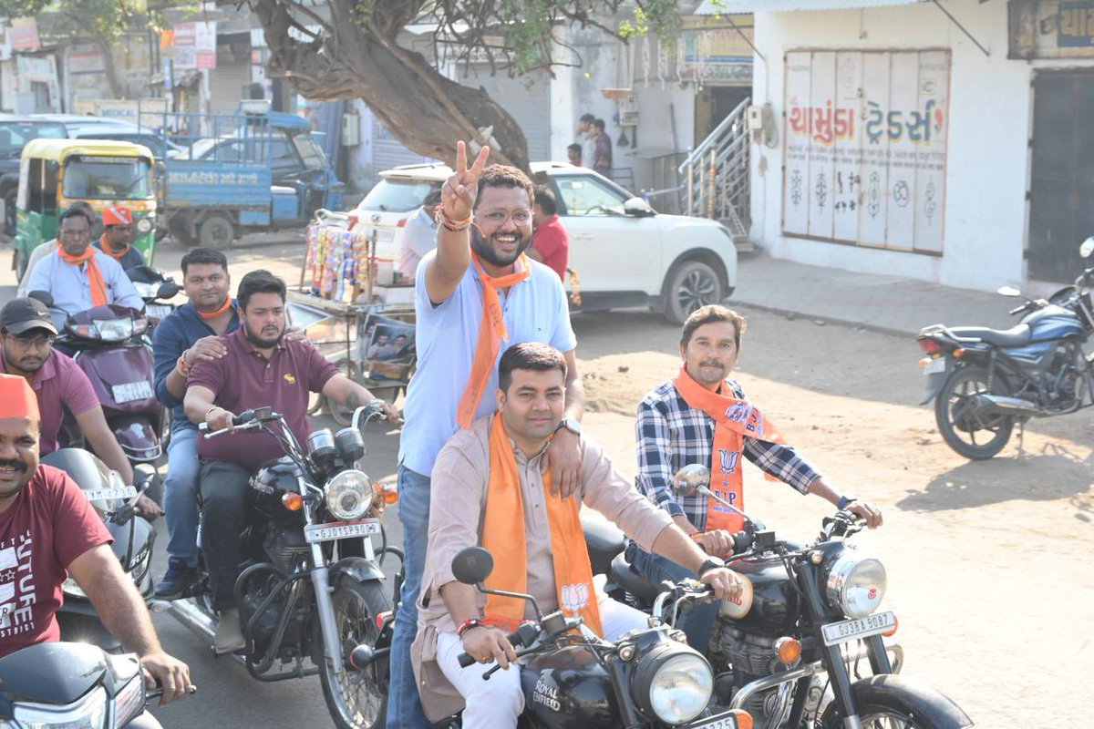 isunnyshah's tweet image. एलिसब्रिज है मोदीजी का परिवार । 

આજે શહેર અધ્યક્ષ તથા ધારાસભ્ય શ્રી @AmitShah4BJP , કાઉન્સિલર શ્રી તથા સંગઠનના પદાધિકારી શ્રીઓની ઉપસ્તિથી માં અમદાવાદ પશ્ચિમના ઉમેદવાર શ્રી @idineshmakwana જી ની એલિસબ્રિજ વિધાનસભામાં બાઇક રેલી યોજાઈ હતી. #AbkiBaar400Paar #HumHaiModiKaParivar