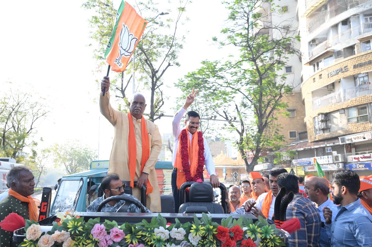 isunnyshah's tweet image. एलिसब्रिज है मोदीजी का परिवार । 

આજે શહેર અધ્યક્ષ તથા ધારાસભ્ય શ્રી @AmitShah4BJP , કાઉન્સિલર શ્રી તથા સંગઠનના પદાધિકારી શ્રીઓની ઉપસ્તિથી માં અમદાવાદ પશ્ચિમના ઉમેદવાર શ્રી @idineshmakwana જી ની એલિસબ્રિજ વિધાનસભામાં બાઇક રેલી યોજાઈ હતી. #AbkiBaar400Paar #HumHaiModiKaParivar