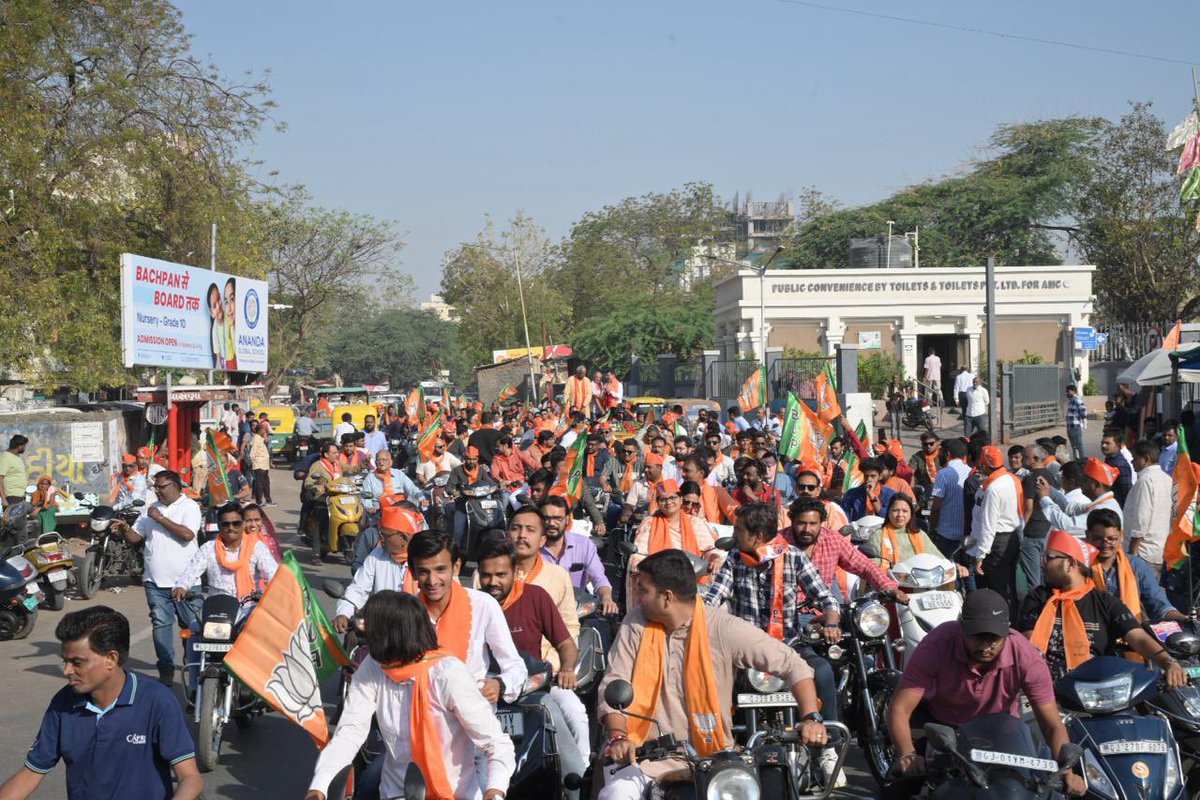 isunnyshah's tweet image. एलिसब्रिज है मोदीजी का परिवार । 

આજે શહેર અધ્યક્ષ તથા ધારાસભ્ય શ્રી @AmitShah4BJP , કાઉન્સિલર શ્રી તથા સંગઠનના પદાધિકારી શ્રીઓની ઉપસ્તિથી માં અમદાવાદ પશ્ચિમના ઉમેદવાર શ્રી @idineshmakwana જી ની એલિસબ્રિજ વિધાનસભામાં બાઇક રેલી યોજાઈ હતી. #AbkiBaar400Paar #HumHaiModiKaParivar