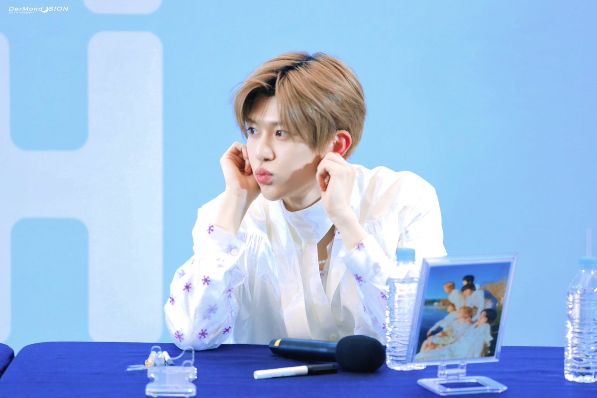 DerMond_SION's tweet photo. 20240310
귀가 왜이렇게 빨개?🤭

#SION #시온 #シオン 
#NCTWISH https://t.co/bsBP67kLob