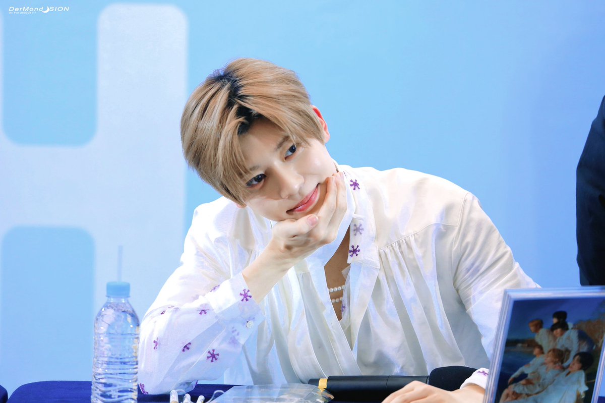 DerMond_SION's tweet photo. 20240310
귀가 왜이렇게 빨개?🤭

#SION #시온 #シオン 
#NCTWISH https://t.co/bsBP67kLob