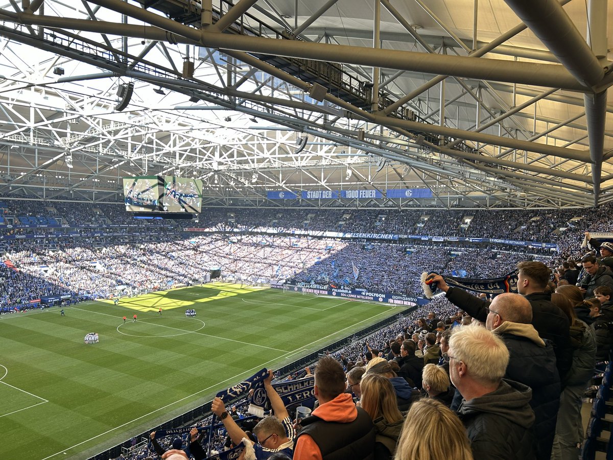 Schalke 04 - SC Paderborn 🇩🇪 Seyirci sayısı: 🏟️💙 61.475 #Bundesliga 2⃣