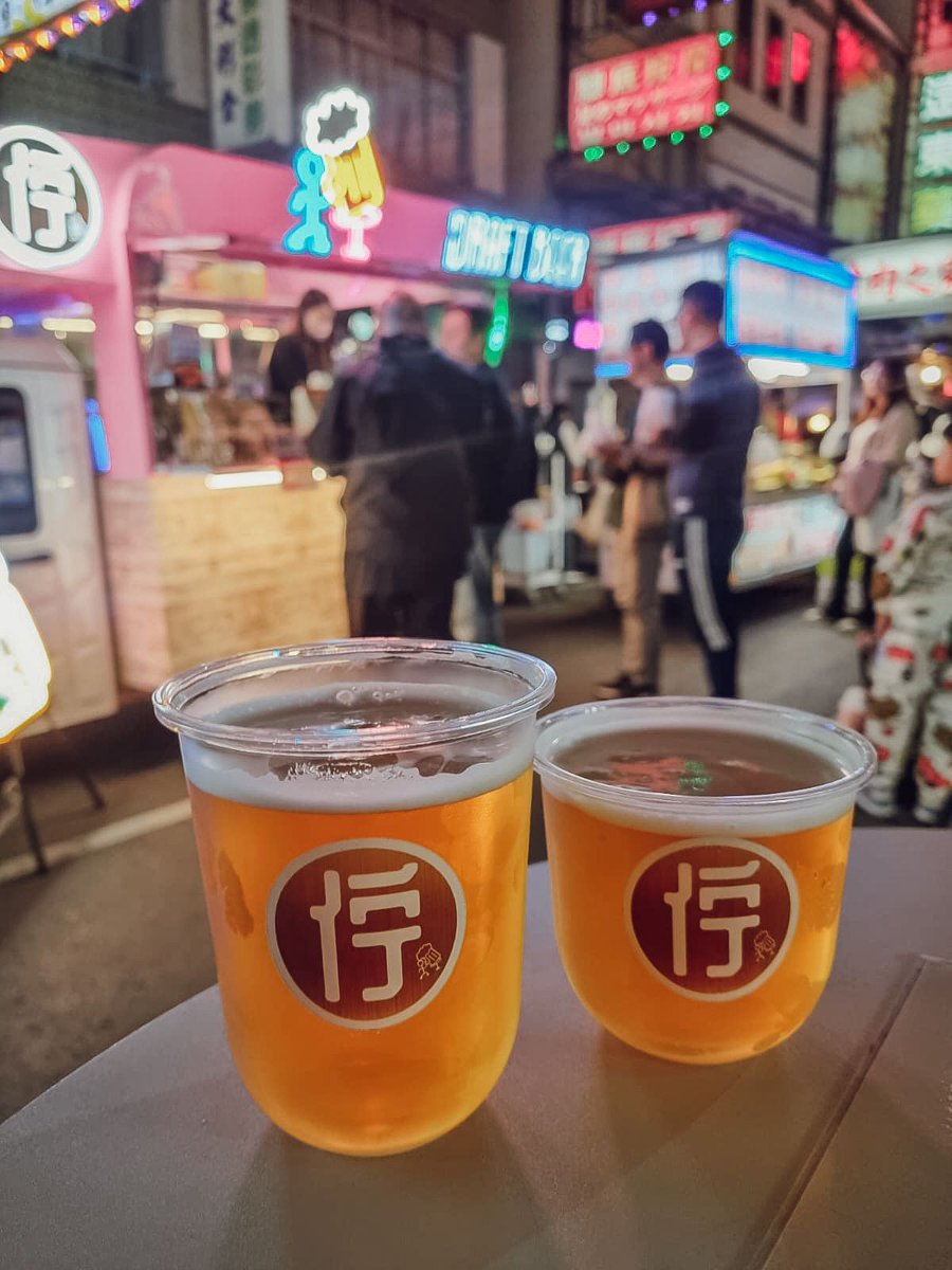brewsandbeers's tweet photo. Night market beers are the best - drinking Taiwanese beer, eating street-food and watching the world go by at Liouhe Night Market in Kaohsiung, Taiwan.
#Kaohsiung #taiwan #beer #travel https://t.co/xnyyvyjA0V