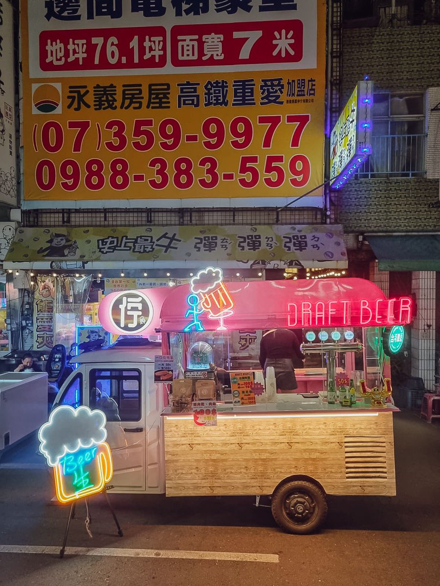 brewsandbeers's tweet photo. Night market beers are the best - drinking Taiwanese beer, eating street-food and watching the world go by at Liouhe Night Market in Kaohsiung, Taiwan.
#Kaohsiung #taiwan #beer #travel https://t.co/xnyyvyjA0V