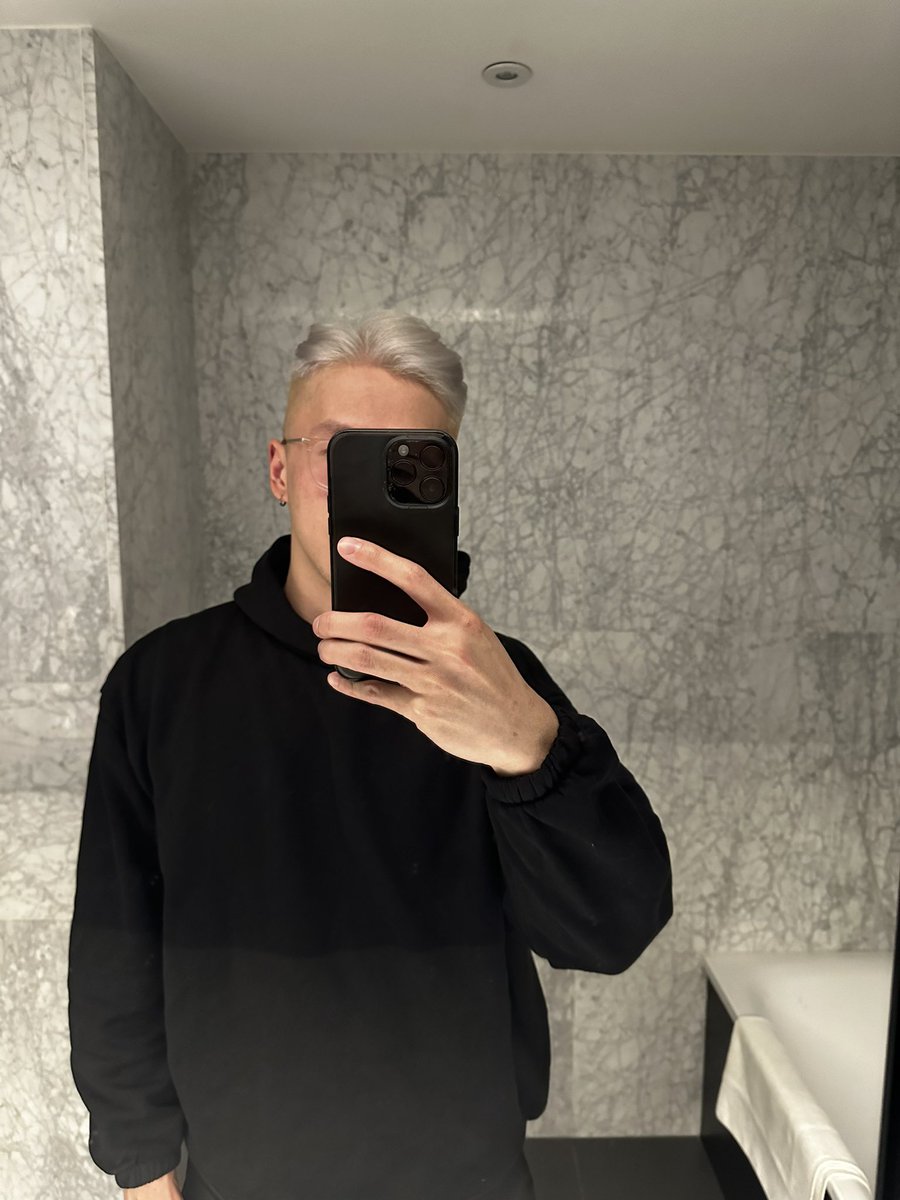 hinyizzle's tweet photo. let the platinum era commence 🌠 https://t.co/JkRE0KJMaB