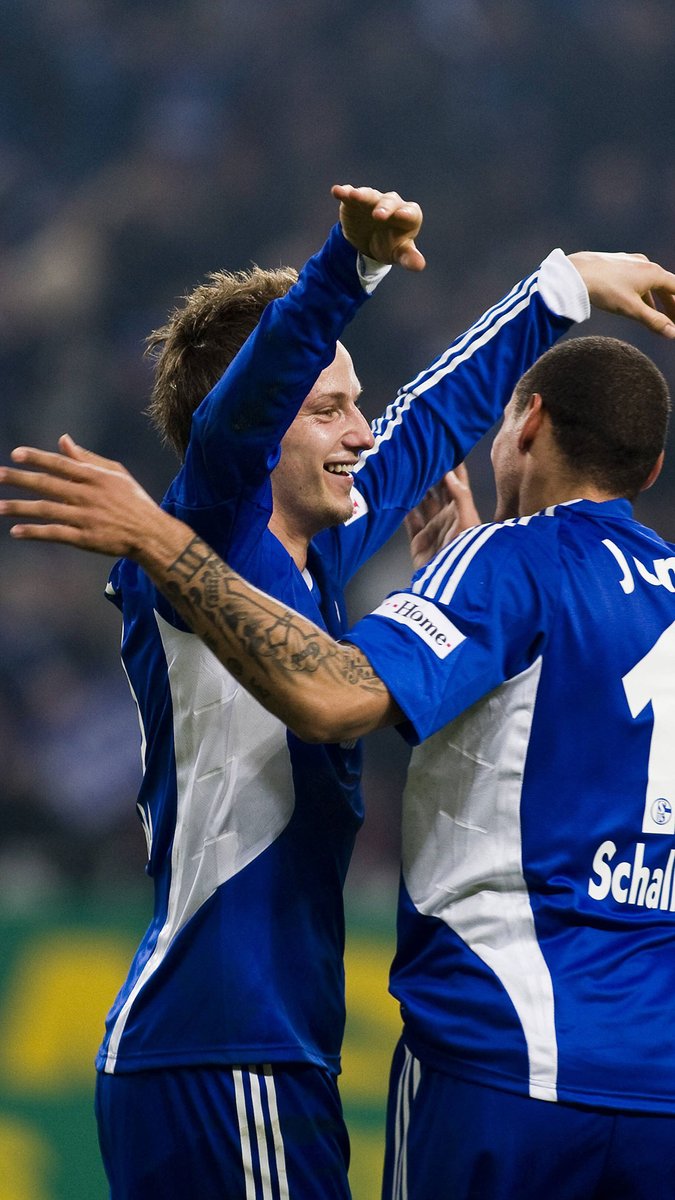 s04's tweet photo. Alles Gute zum 36. Geburtstag, @ivanrakitic! 🎂 #S04 https://t.co/xMwlKnItDM