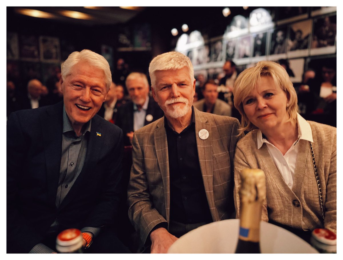 bijan's tweet photo. A magical night at the Reduta in Prague @BillClinton @prezidentpavel https://t.co/l460uIE71e