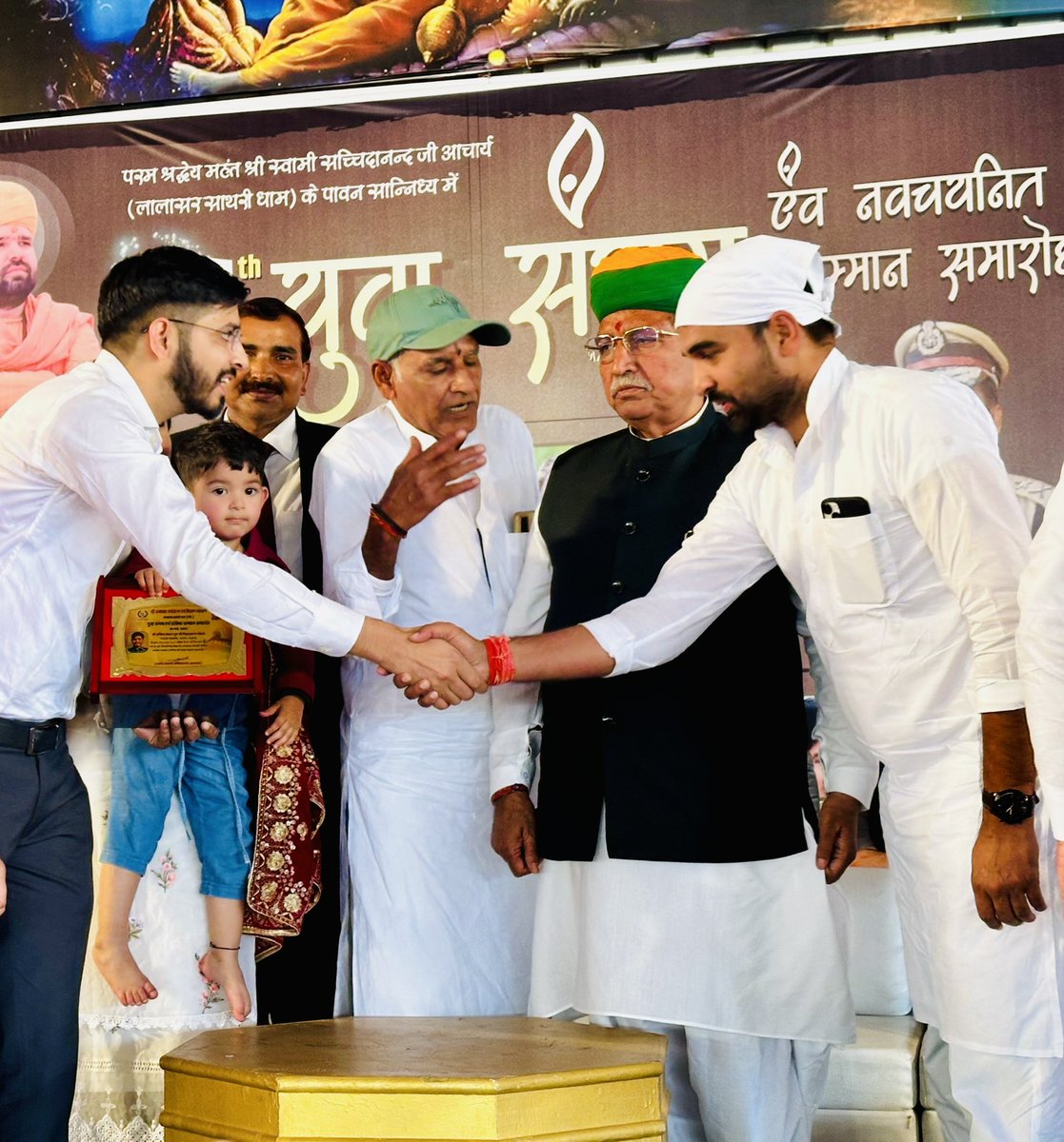 RAS_ankitgodara's tweet photo. श्री जंभेश्वर पर्यावरण एवं शिक्षण संस्थान,लालासर साथरी धाम द्वारा @isachchidanandG जी सानिध्य में आयोजित युवा संगम एवं प्रतिभा सम्मान समारोह में शामिल होने का सौभाग्य प्राप्त हुआ।इस अवसर पर केंद्रीय मंत्री श्री @arjunrammeghwal जी ,MLA @AbhimanyuP00NIA जी,भामाशाह @papuramdara जी, https://t.co/lnYSwzdO1Q