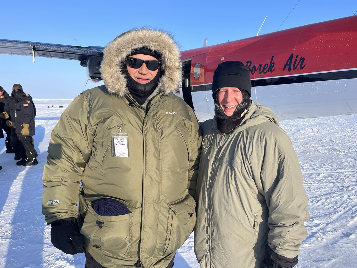 USFleetForces's tweet photo. 📍BEAUFORT SEA - Adm. Daryl Caudle, commander, U.S. Fleet Forces, welcomes Secretary of the Navy, the Hon. Carlos Del Toro, to Ice Camp Whale. 

ICE CAMP 2024 is a three-week operation designed to research, test and evaluate operational capabilities in the Arctic region. https://t.co/wVibExmLGL