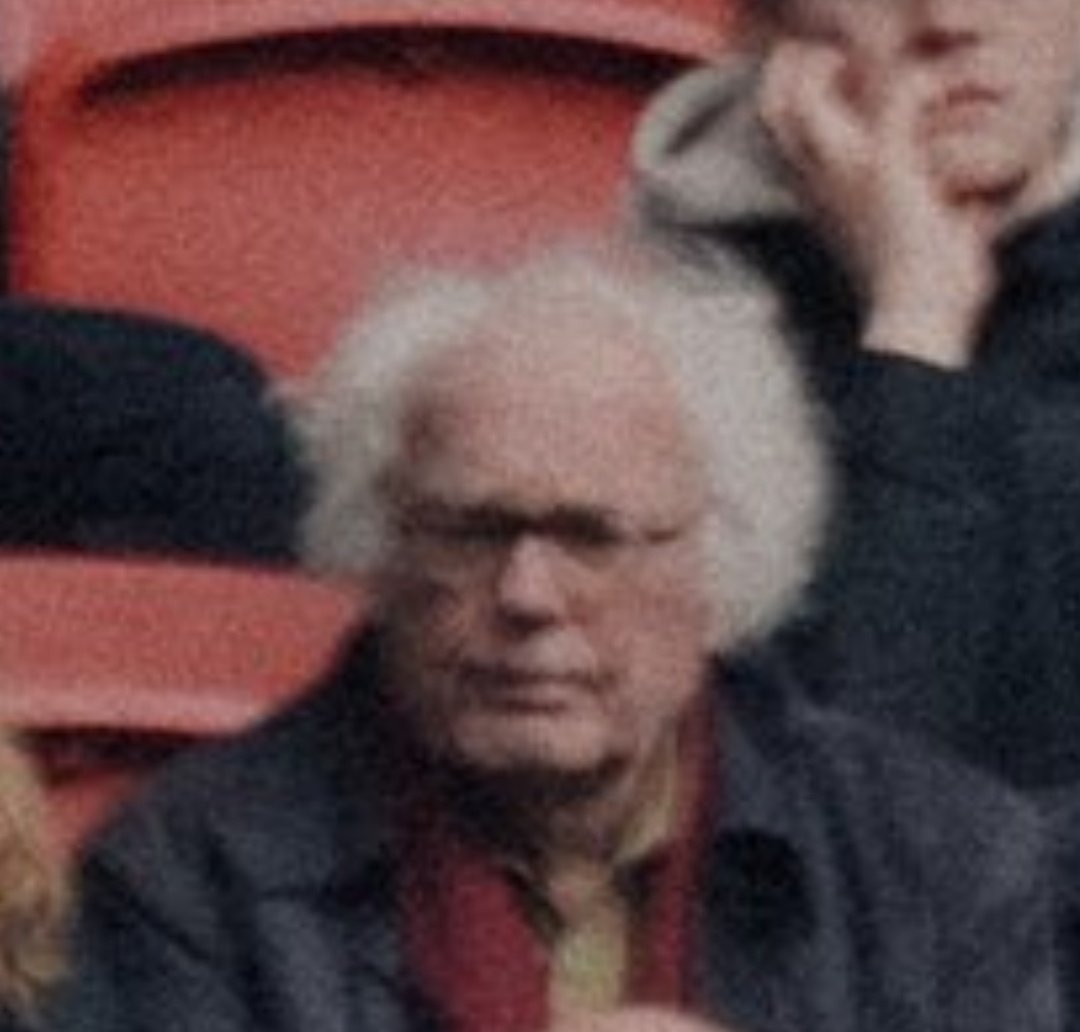 Plakplaat tweet media