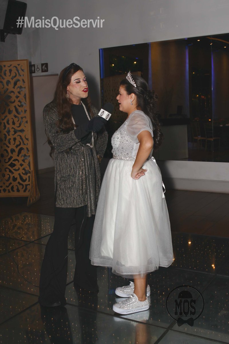 maisqueservir's tweet photo. A Repórter @lulutamborindegui causou muito na maravilhosa festa de 15 anos da Mari, que aconteceu no Espaço Due Leoni, em São Paulo.

Com certeza a debutante vai colecionar as melhores lembranças da comemoração.

Saiba mais sobre a equipe de reportagem: 
https://t.co/RJgblzVsWj https://t.co/6TTeQOqaIi
