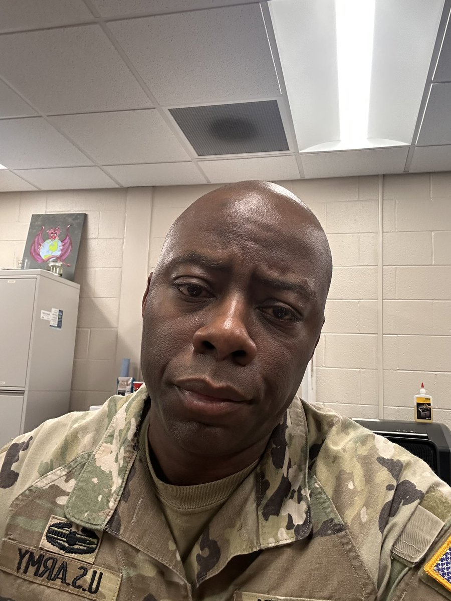 MajorSmith149's tweet photo. @panerabread was swamped today.  I get it. Ordered my food at 12:41 and walked out with my sealed bag at 1:36. Got back to my desk and started to eat my soup and….bruh. https://t.co/I6TOQParw7