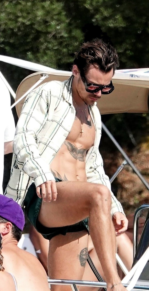thighrrybot tweet picture
