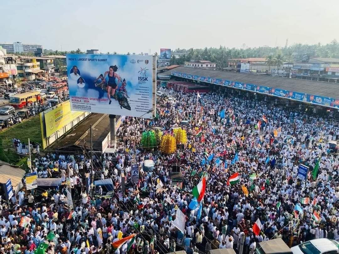 DasBagoo's tweet image. This is not a crowd for a national leader. But in #vadakara for @shafi_parambil_ . Any doubt on his thumping majority @vdsatheesan @INCIndia @INCKerala #kanagolu #LSelection