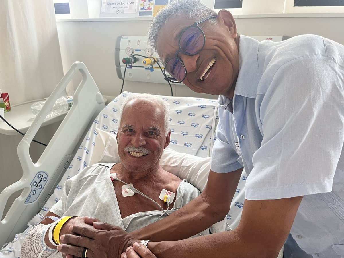 Aqui, no Hospital Brasil, em Santo André, em visita ao grande companheiro Djalma Bom. Irmão de todas as lutas desde a época da Mercedes-Benz. Ex dirigente sindical, ex vice prefeito e ex deputado, o nosso líder partidário enfrenta com grandeza, os efeitos da dengue.